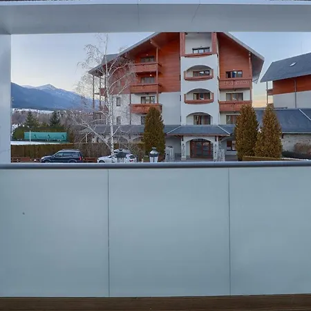 Lovely Next To Gondola